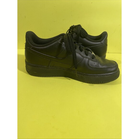 Nike Air Force 1 07 Low Triple Youth Unisex  Black  6 1/2Y Sneakers - Picture 2 of 5